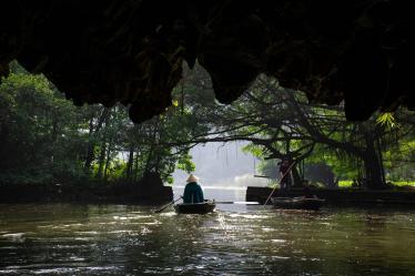 Exploring Ninh Binh on a Sampan boat 