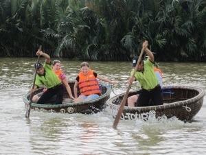 Vietnam by water - Tub boats