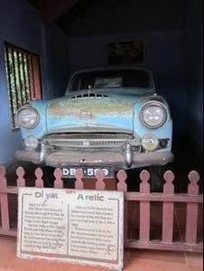 Venerable Thieh Quang Duc's car