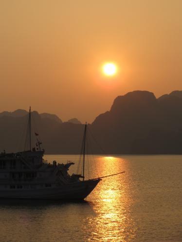 Sunset cruise tour