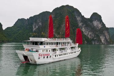 Cruise boats