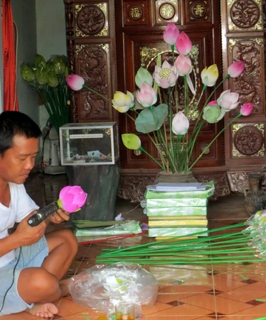 Paper flower making, Vietnam