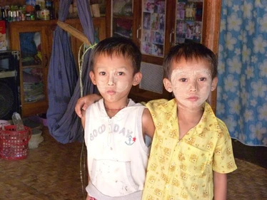 Children with thanaka