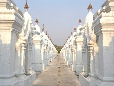 Kuthodaw Pagoda - A picture book of Burma
