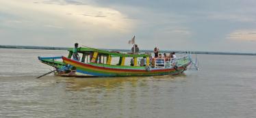 Burma boating