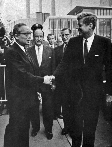 800px-U_Thant_and_John_F._Kennedy