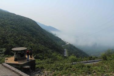 driving-hoi-an-hue-pass-of-the-ocean-clouds_4103