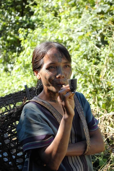 A Chin lady with traditional tattoos on her face