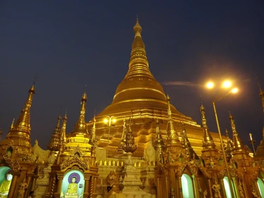 Shwedagon Pagoda at night