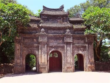 Things to do in Hue - Admire many beautiful pagodas