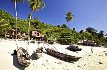 Burma-Boating-Dugout-canoes-at-the-beach