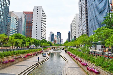 Cheonggycheon-Stream-2